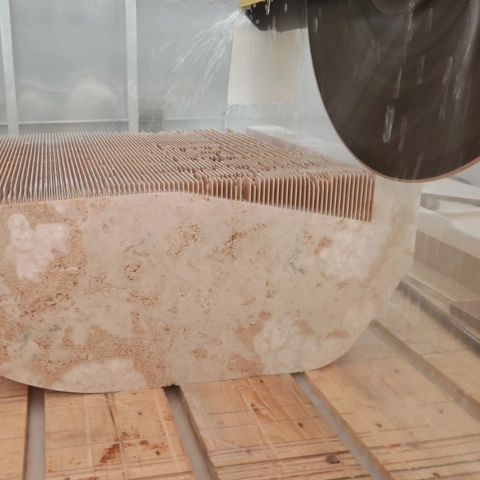 Travertino Beinbearbeitung